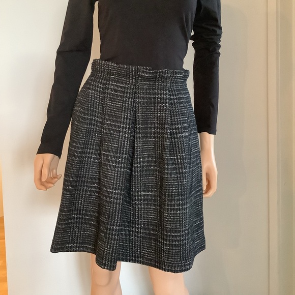 here is a very beautiful Massimo Dutti skirt - Picture 3 of 3